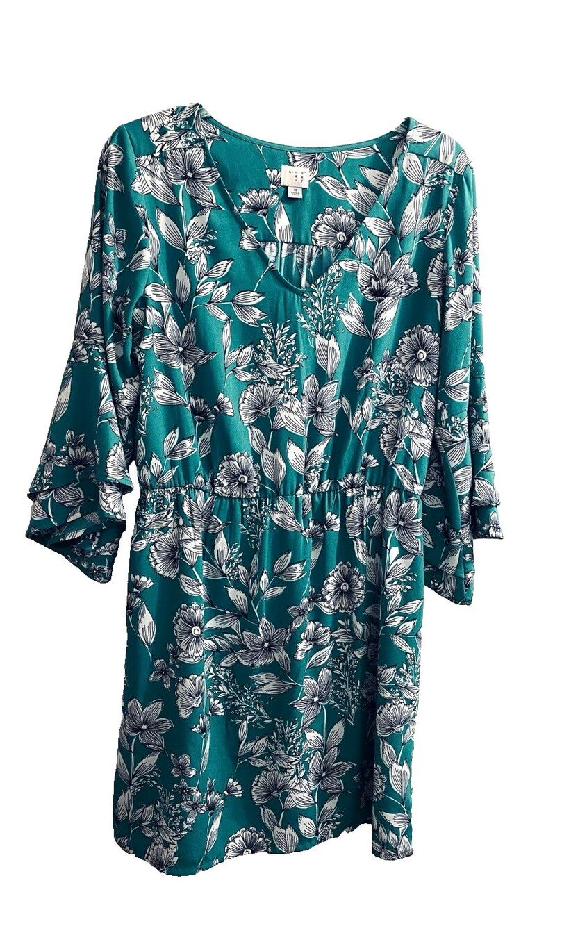 A New Day Dress Size M Green White Floral Print Boho Romantic V-Neck Bell Sleeve